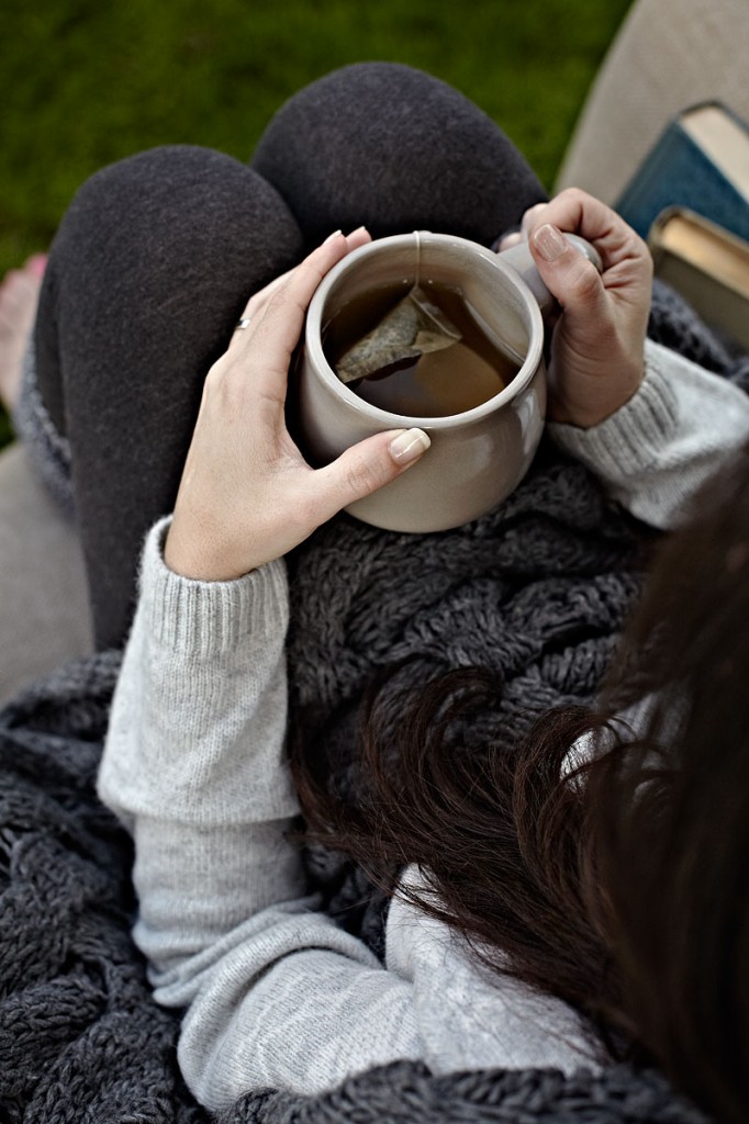 tea, drinking tea, young woman, relaxation, outside, dusk, solitude, lifestyle photography, crystal cartier, los angeles